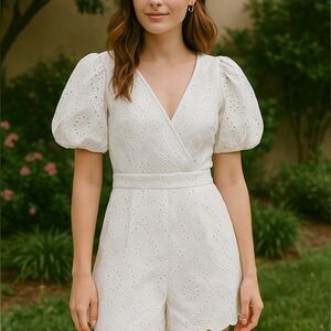 Express White Eyelet Puff Sleeve Romper – Size S
B033